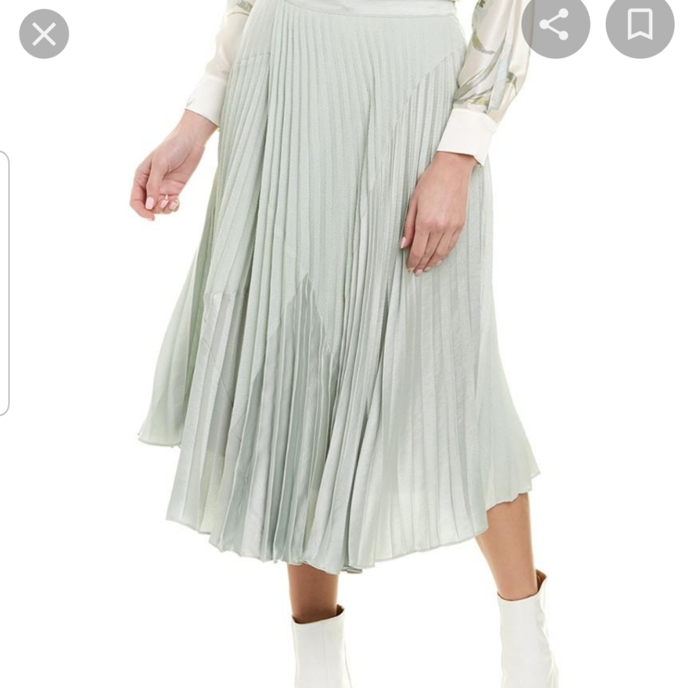 Elegant Pleated Skirt in Light Green
